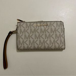 Michael Kors Logo Smartphone Wallet